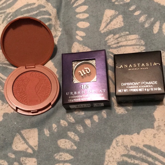 All new makeup bundle - Picture 3 of 6